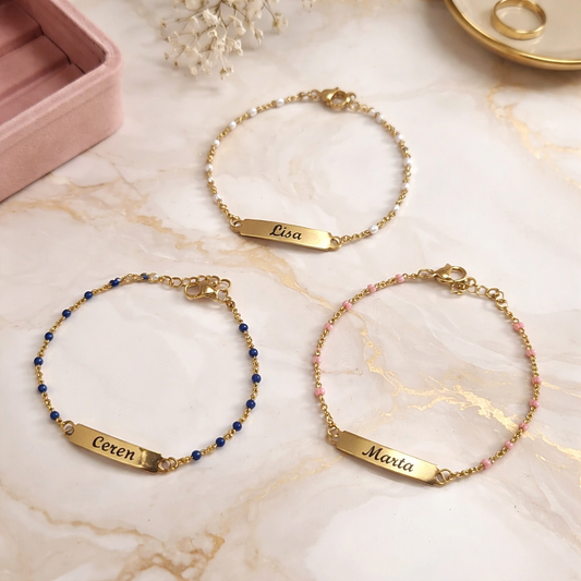 Personalisierter Armschmuck mit Perlen