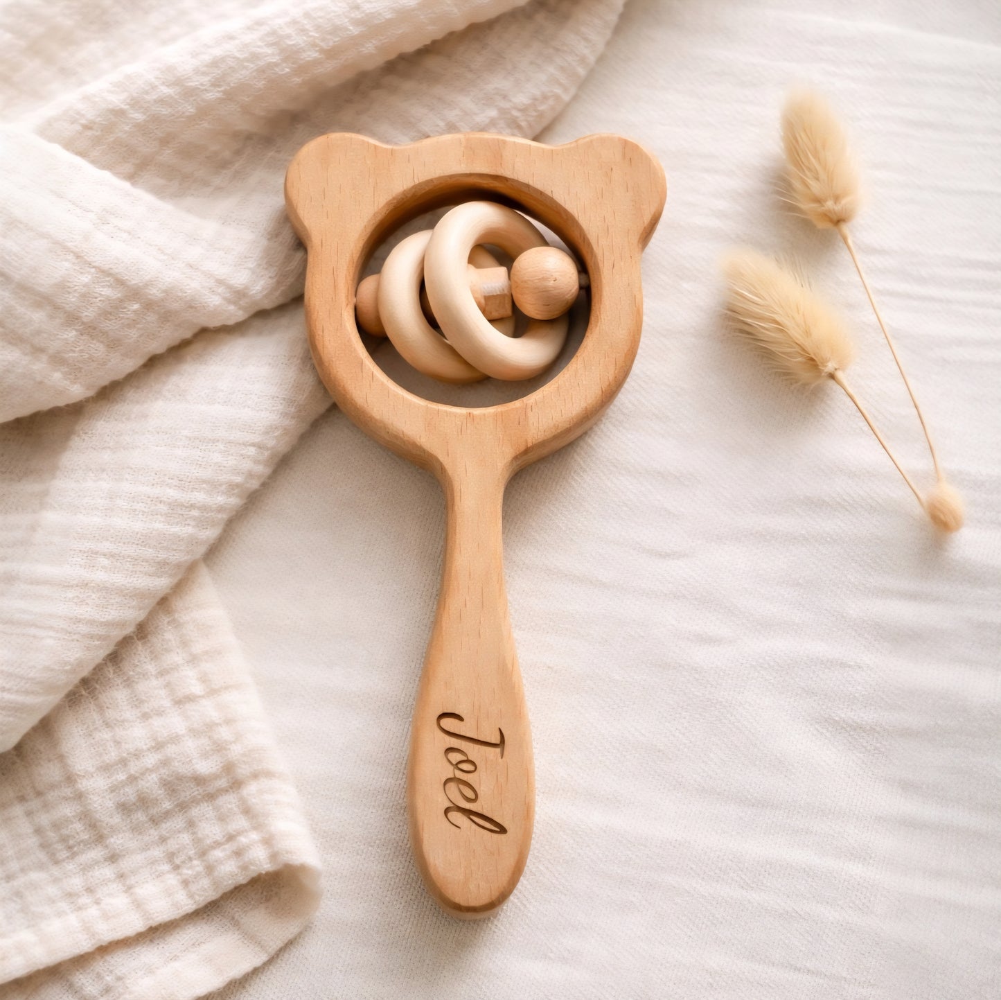 Personalisierte Holzrassel Bär