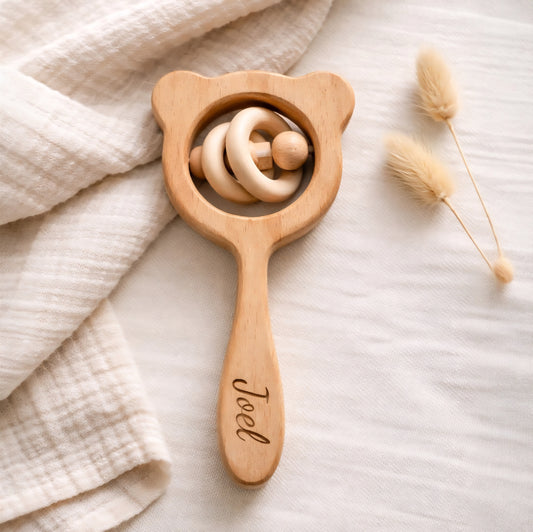 Personalisierte Holzrassel Bär