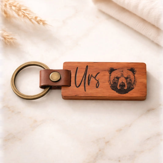 Personalisierter Schlüsselanhänger aus Kirschholz