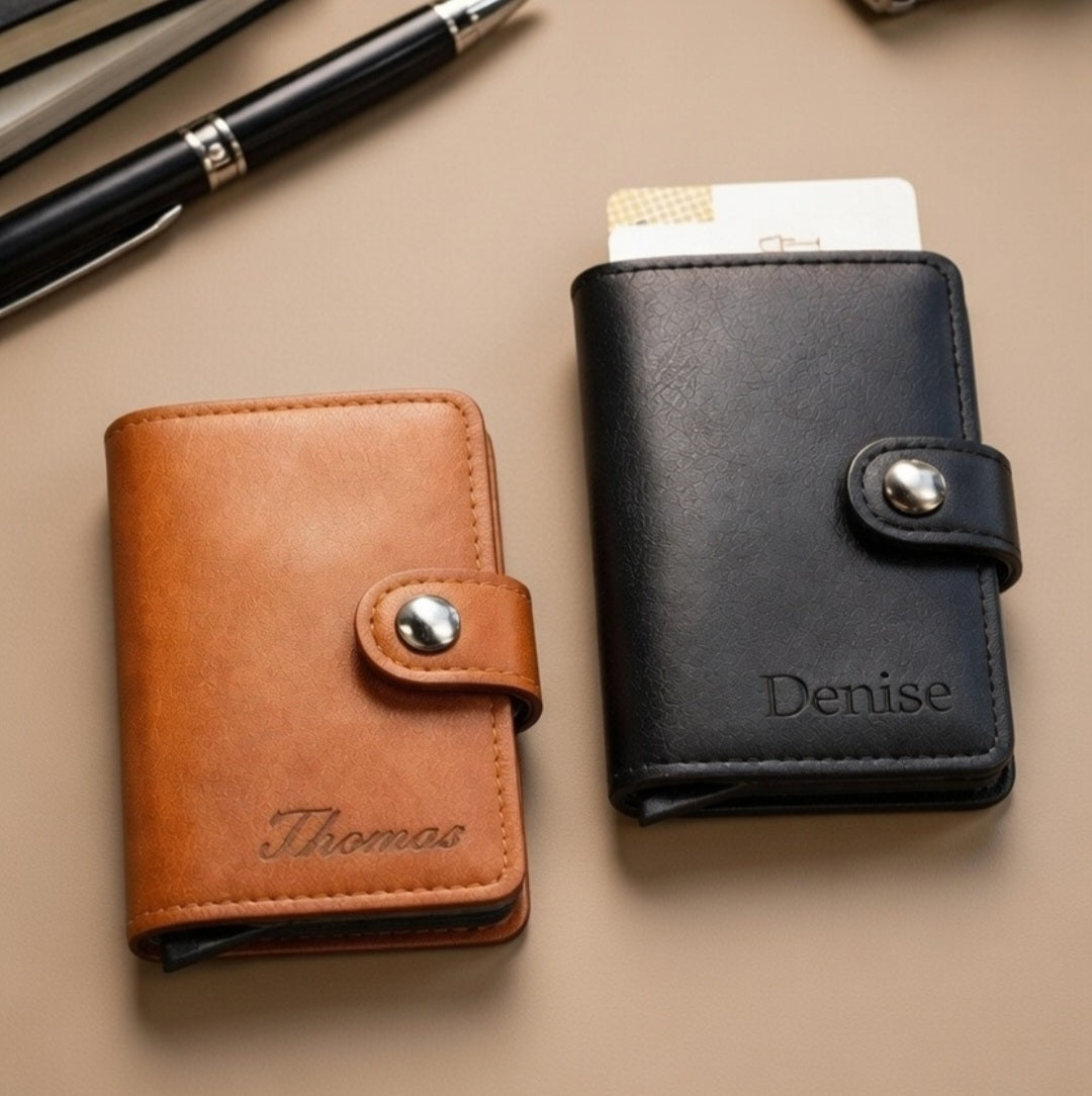 Personalisiertes Slim Wallet mit Knopf