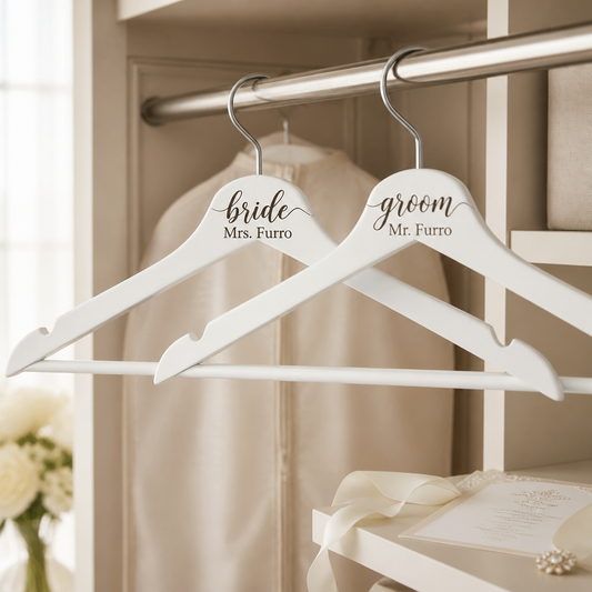 Personalisierte Hochzeitskleiderbügel