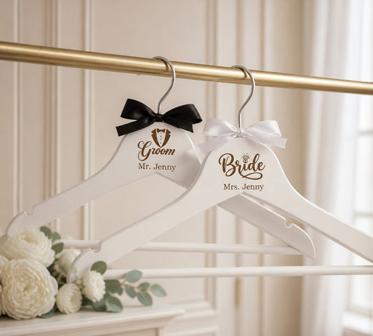 Personalisierte Hochzeitskleiderbügel
